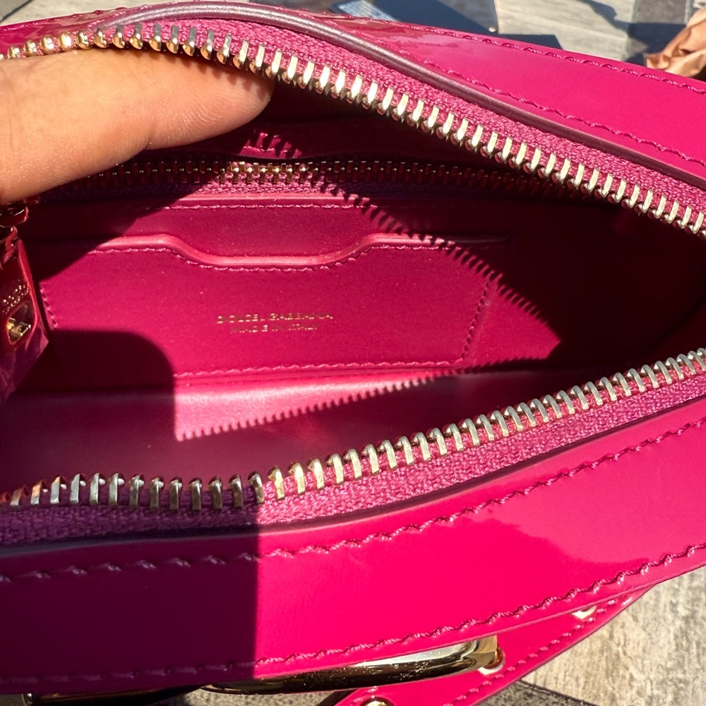 NWT! Dolce & Gabbana Fuchsia Crossbody Bag with Gold Accents - Picture 10 of 13